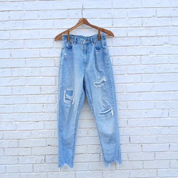American Eagle Curvy Mom Jeans size 2 - Picture 2 of 9